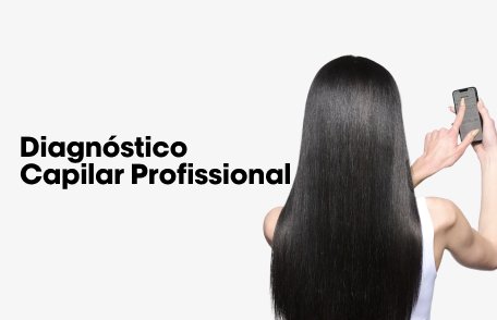 chica con app de diagonostico capilar