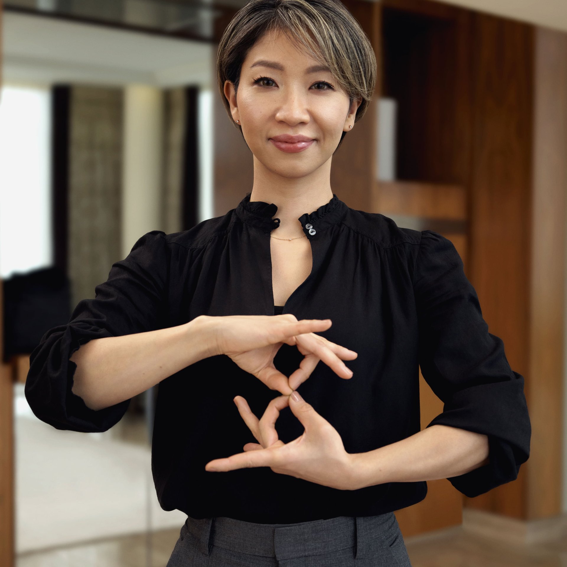 Ajude o seu cabeleireiro a manter uma boa postura enquanto trabalha.